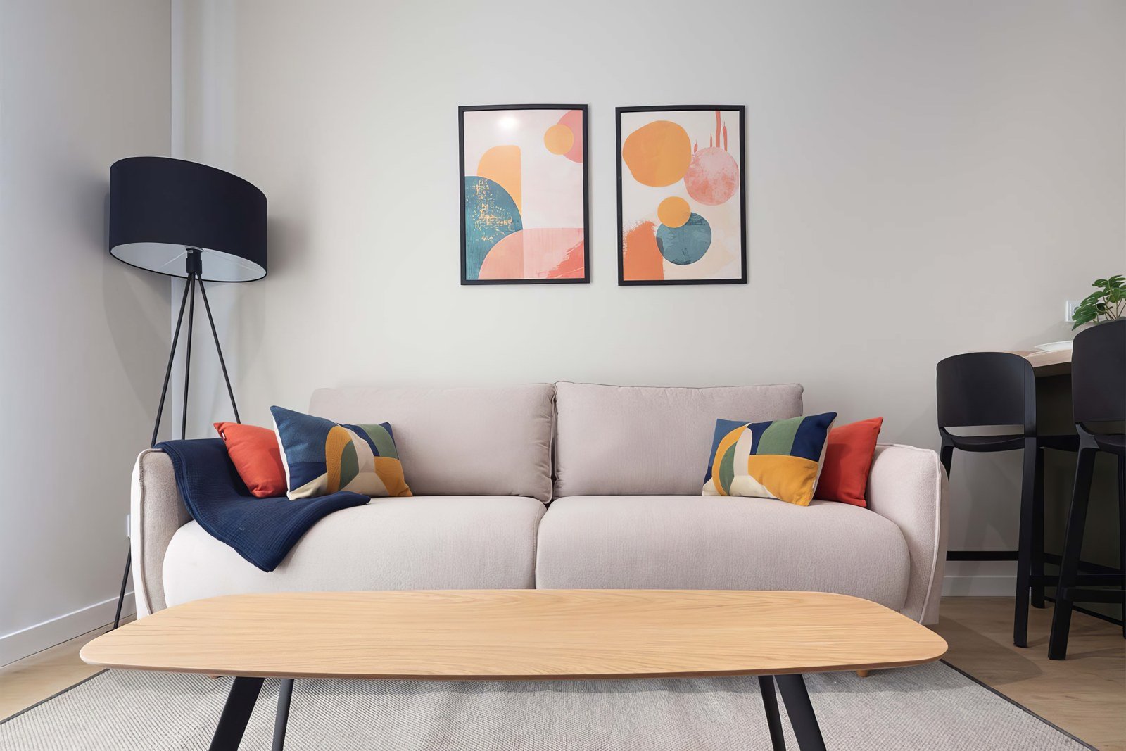 Cuadros y enmarcación a medida en Málaga Tech Park · Coliving